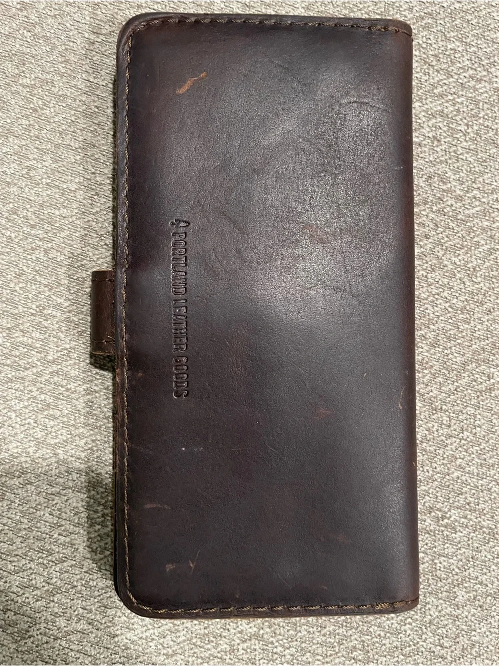 Portland leather wallet. Unisex. Oiled leather snap closure